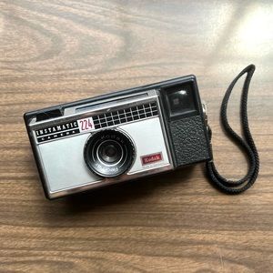 VINTAGE Kodak Instamatic Camera 224